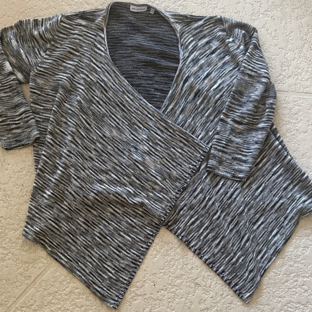 525 America Monochrome V-Neck Sweater